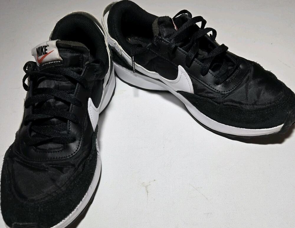 👟 SIZE 8.5 NIKE WAFFLE DEBUT BLACK / WHITE SNEAKERS 👟